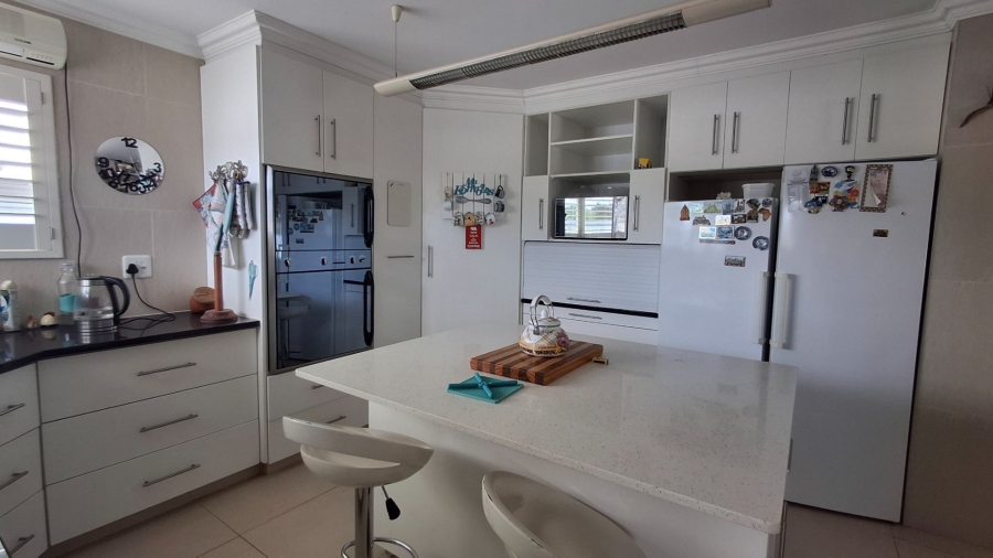 3 Bedroom Property for Sale in Boggomsbaai Western Cape